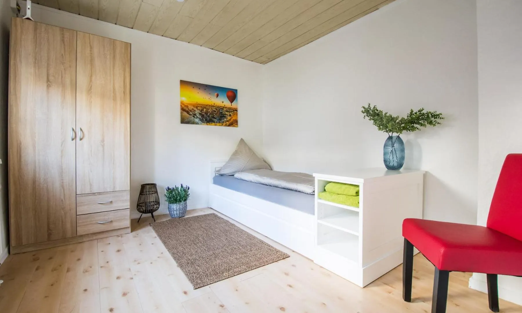Schoene Wohnung In Neu-Isenburg 0*,  Germania
